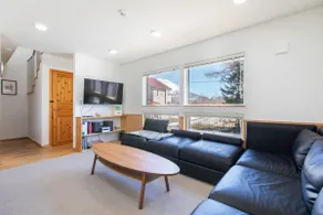 Monty 4Bdrm Chalet Hirafu - Image 2