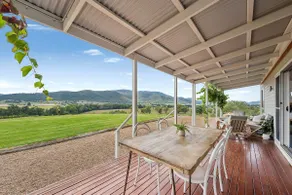 Private cottage with spectacular views - Image 4
