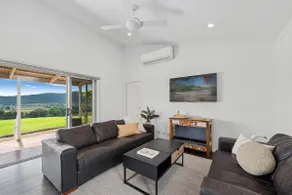 Private cottage with spectacular views - Image 2