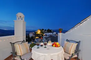 Encantadora, confortable casa de pueblo con terraza en Comares. - Image 3