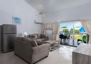 Lantana Sea view penthouse w/ balcony beach access - Image 3