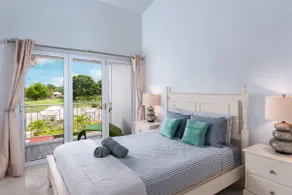 Lantana Sea view penthouse w/ balcony beach access - Image 2