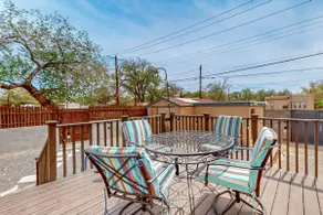 Historic Bungalow, 2b/2b, Dog Friendly, UNM area - Image 2