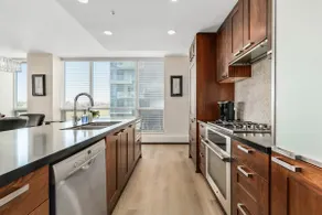 Spacious, river/sunset views, 2 bedroom+Den, DWTN - Image 3