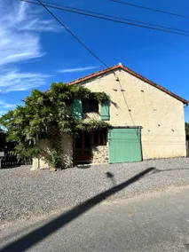 Rural cottage, sleeps 4 with garden and parking - Image 3