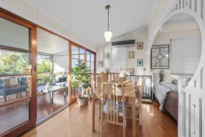 Comfy Character QLD’r ~ 3Bed House w/Parking - Image 3