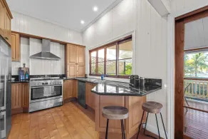 Comfy Character QLD’r ~ 3Bed House w/Parking - Image 4