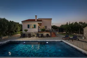 Relax by the heated salt pool,hot tub,olive trees - Image 3