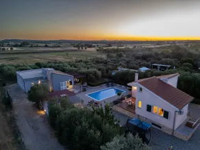 Relax by the heated salt pool,hot tub,olive trees - Image 2