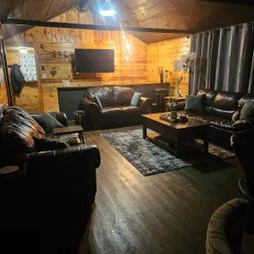 Cozy 4BR 2BA Cabin in Town near Trails. Fire Pit+ - Image 3