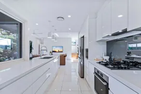 Park Avenue Luxe Chic Townhouse Sleeps 9, Carpark - Image 3