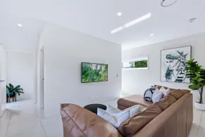 Park Avenue Luxe Chic Townhouse Sleeps 9, Carpark - Image 5