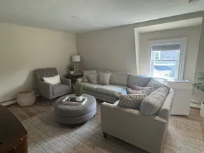 Spacious two bedroom short walk to town and Harbor - Image 3