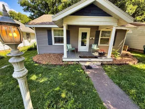 Charming & Historic Downtown Springfield Bungalow - Image 3