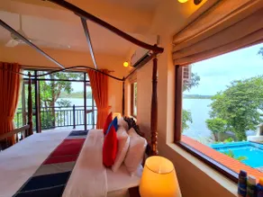 MYH - LAKE FRONT Private Serviced Villa, FREE Breakfast - Image 3