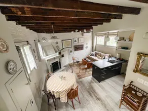 Charming Historic Carriage House w/ Parking - Image 4