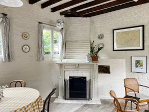 Charming Historic Carriage House w/ Parking - Image 5