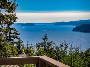 Beautiful Modern Home- Water View- Dog Friendly - Image 2