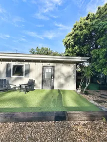 Cozy & Private Dog Friendly Guest Bungalow - Image 4