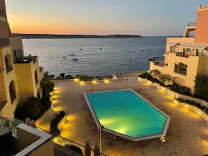 Superb Sunny Seafront Luksus lejlighed med swimmingpool og fantastisk havudsigt - Image 2