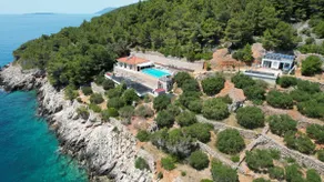 Lost Villa Hvar, seafront, infinity pool & gym - Image 3