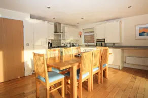 Four bedroom holiday lodge, on site watersports - Image 4