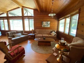 GreenGlade Getaway Cabin on Acreage, Lake Winnipeg - Image 2