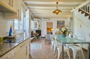 Cozy Loft with private footpath to the Beach - Image 4