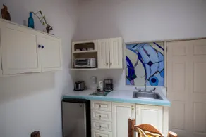 Central, spacious and charming suite with AC - Image 4