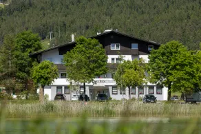 Spacious apartment overlooking the lake - Image 3