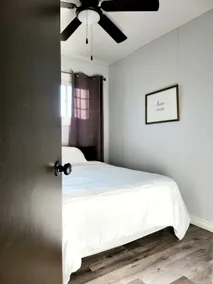 Spacious 4-BR Home with Pool Table & Jacuzzi Tub - Image 2