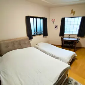 3min walk from Aoyama 1-chome Sta｜Kuroshiba theme - Image 2