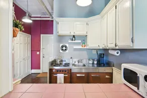 Retro Loft Apartment 2b - Image 3