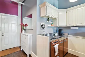 Retro Loft Apartment 2b - Image 4