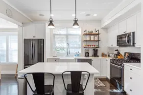 Luxury vacation cottage - walk to beach/downtown New Buffalo and pool! - Image 2