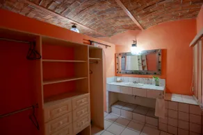 Spacious 1BR Suite - King Bed, Pet Friendly! - Image 3