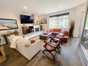 Walk to Coronado Beach, Restaurants, Rooftop Deck - Image 2