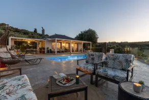 Villa Venia - Cozy Escape with Scenic Sew View, by ZanteWize - Image 4