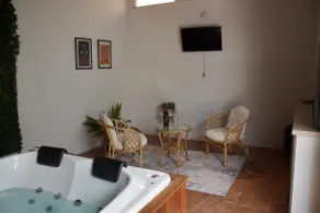 Charming Loft with Jacuzzi and Catalan Vault - Image 4