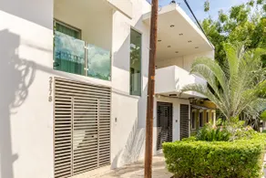 Apartment one block from the beach and esplanade - Image 3