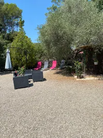 T2 INDEPENDENT – GARDEN – POOL – PETS – PARKING - Image 5