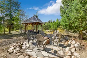 ID Riverfront Cabin w/ Views & Firepit Family Stay - Image 4