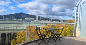 Dana: Central Apartment with Mount Ainslie Views - Image 2