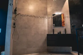☘ Black & Gold loft with cityview 5star location - Image 5