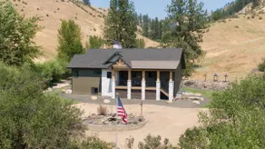 Barb-B-Earl cabin w/privacy, pool & hot tub - Image 3