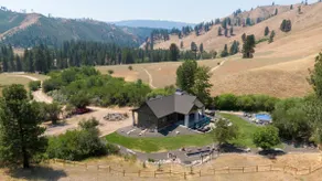 Barb-B-Earl cabin w/privacy, pool & hot tub - Image 2