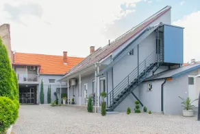 GoodLife Holiday House - Family & Friends - Image 3