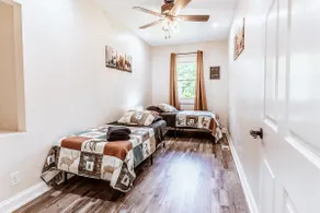 Beautiful Cabin Themed 3 Room Apartment - Image 3
