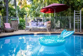 Hideaway Guesthouse Tropical secluded oasis - Image 5