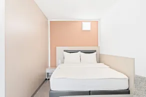 Modern 1-room apartment - Image 2